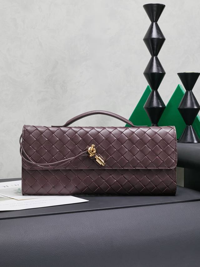 Bv Andiamo evening clutch, I'm totally sold on it again! In this era of economic