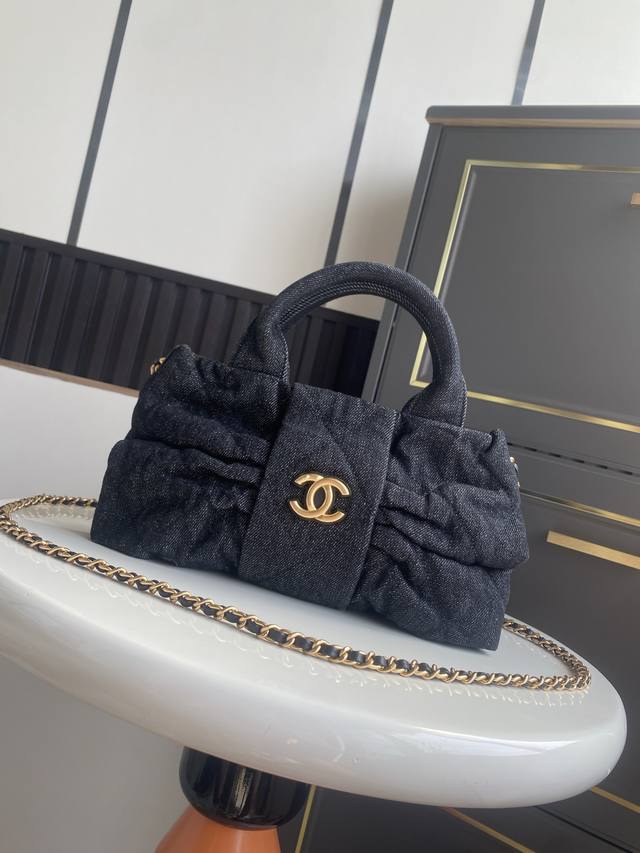 Denim Chanel 25C Fall/Winter Runway Bow! Bag Design and Style Analysis: Diverse