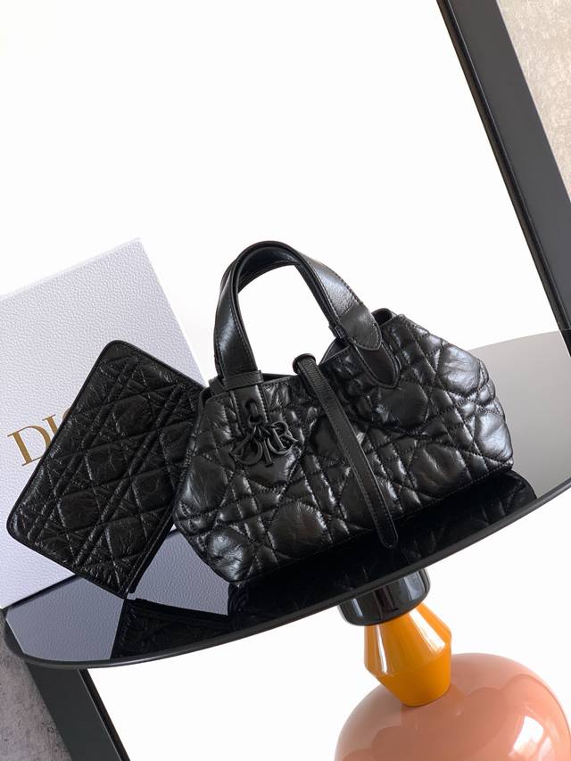 This Dior Toujours handbag is casual, practical, and unique. Crafted from black