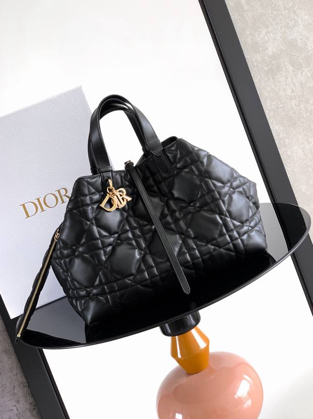 This Dior Toujours handbag is casual, practical, and unique. Crafted from black