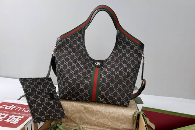 with shoulder strap. Description: The canvas pays homage to the brand's instant