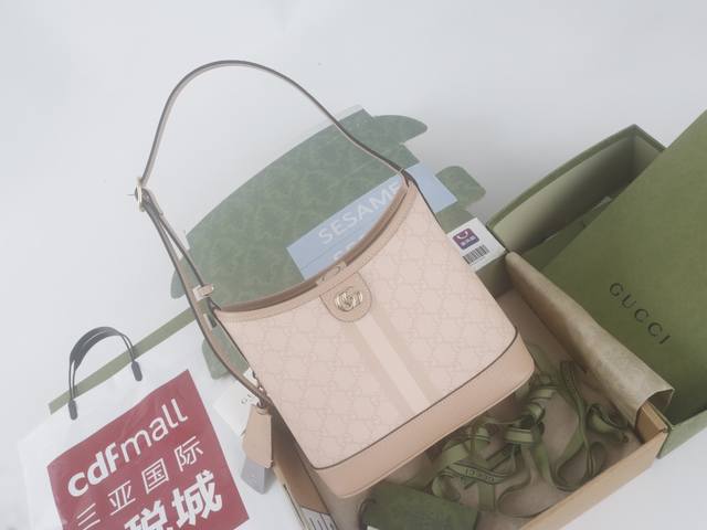 High-volume selling price (Ddd) Description: This small shoulder bag offers a fr