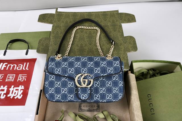 (Non-diamond) Description: This piece is from the Lido collection, inspired by t