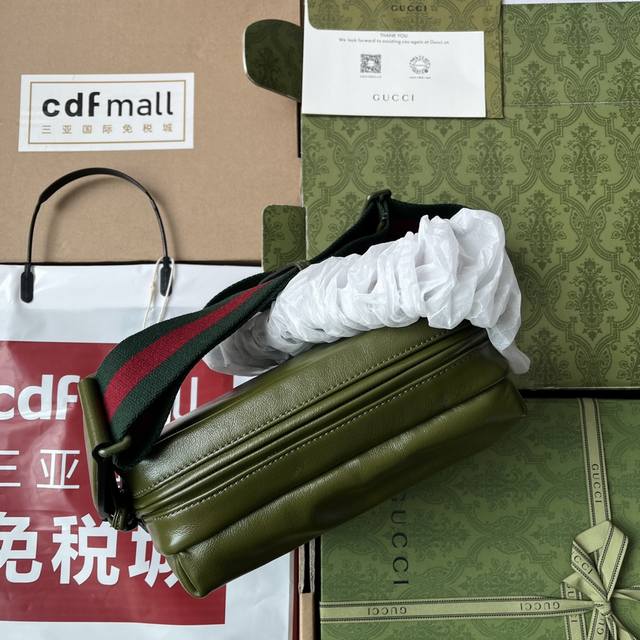 Imported Leather Description: From antique gold to shimmering palladium, the dou