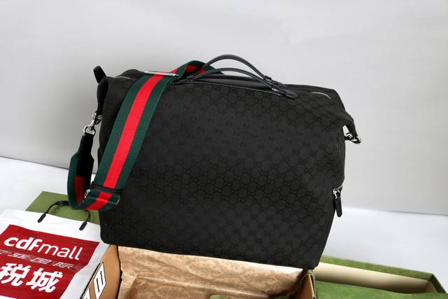 Volume Deal (Ddd) Description: The Gg canvas pays homage to the brand's instantl