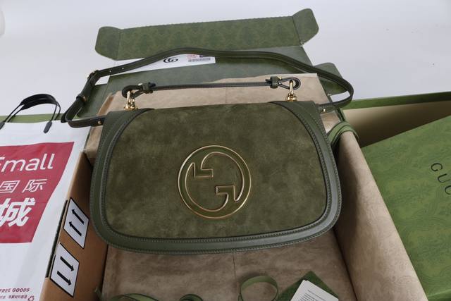 (Large Quantity Price) Introduction: The brand's logo is reinterpreted each sea