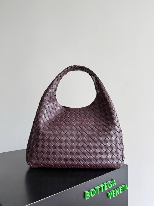 New Arrival! Bottega Veneta's 2025 Campana shoulder bag is now available! First,