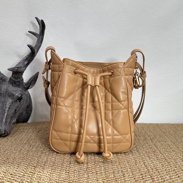 This D-Motion handbag in apricot is absolutely stunning! It's a new addition to