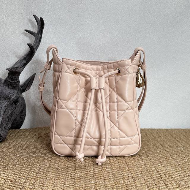 This D-Motion handbag in blush pink is absolutely stunning! It's a new addition
