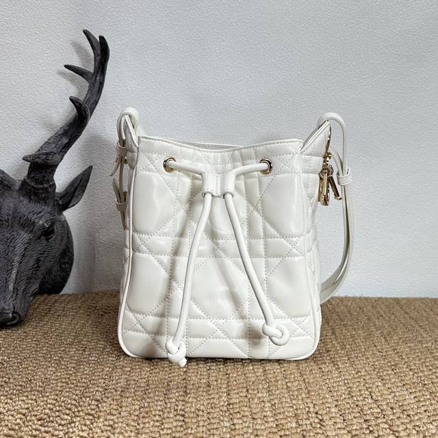 This D-Motion handbag in creamy white is absolutely stunning! It's a new additio