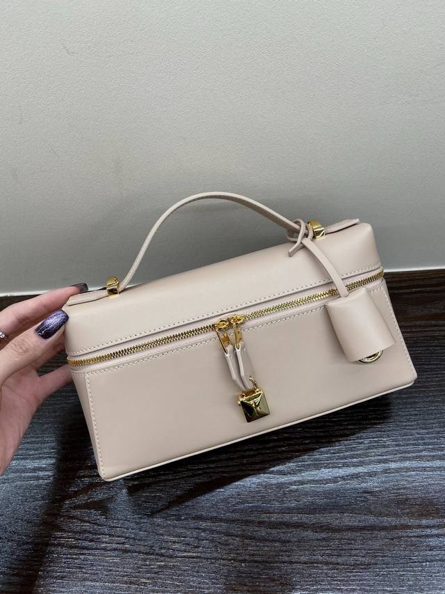 Original factory leather, same quality as export version, in stock | - | Feather