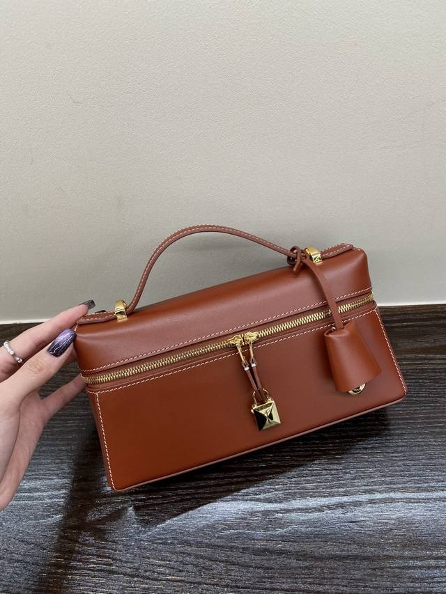 Original factory leather, same quality as export, arriving tomorrow | - | Kummel