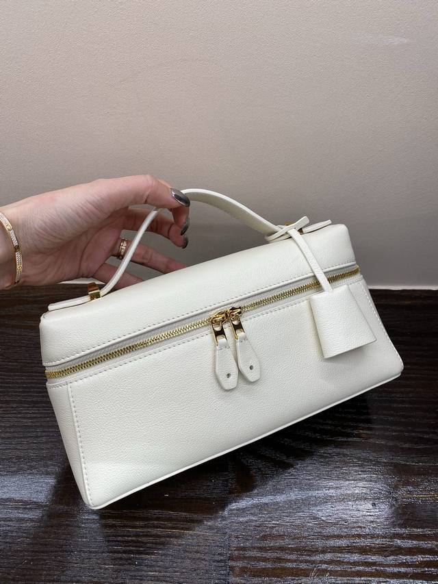 Original factory leather, same quality as export version L23 diamond pattern