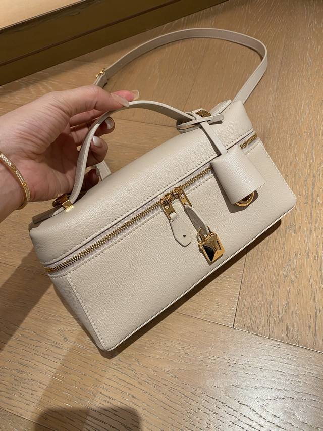 Original factory leather, same quality as export version, in stock | - | Light f