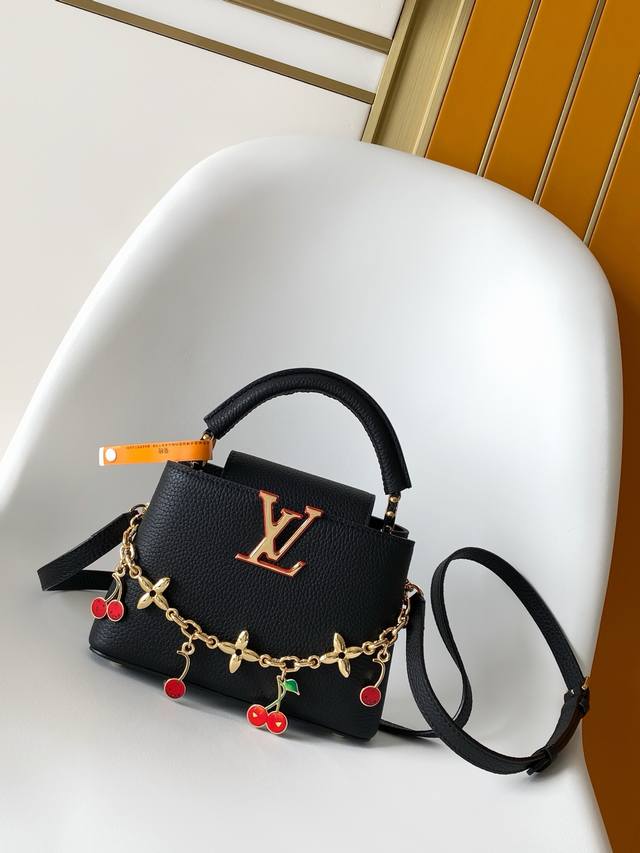 M13714 Premium Original Factory Dynamics 163 This Capucines mini handbag encount