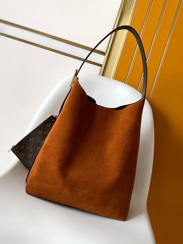 163C01 Chip M25516 Brown Top Original Individual Background Real Shot: This Hobo