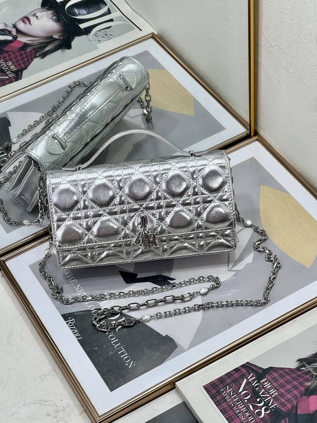 Top-quality original single item, popular restock 6452 Lady Dir Cannage clutch b