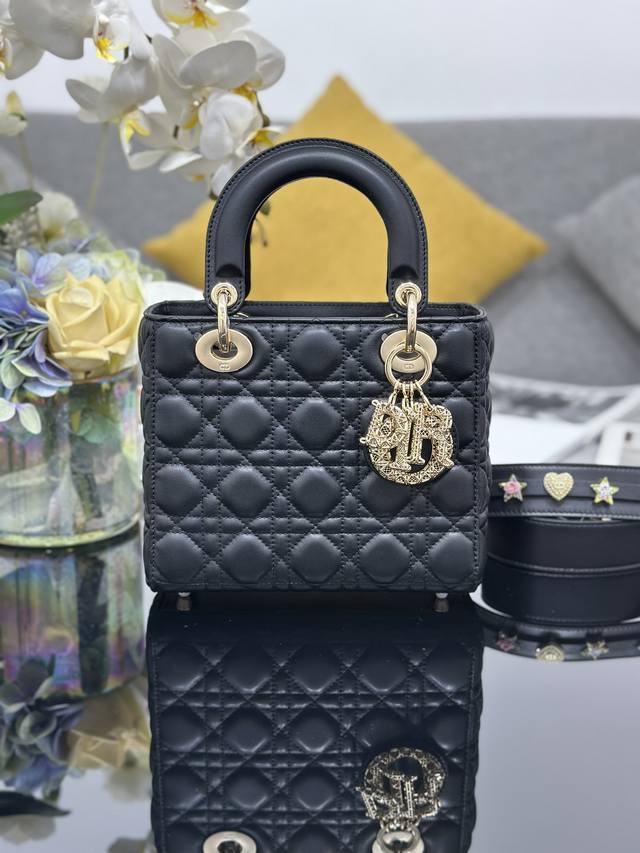 Top-tier original Lady Dior My new four-compartment lambskin openwork buckle, wi