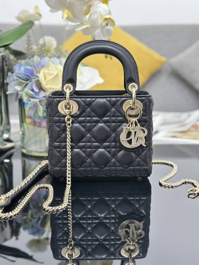 Top-quality original Lady Dior three-compartment diamond-buckled lambskin leathe