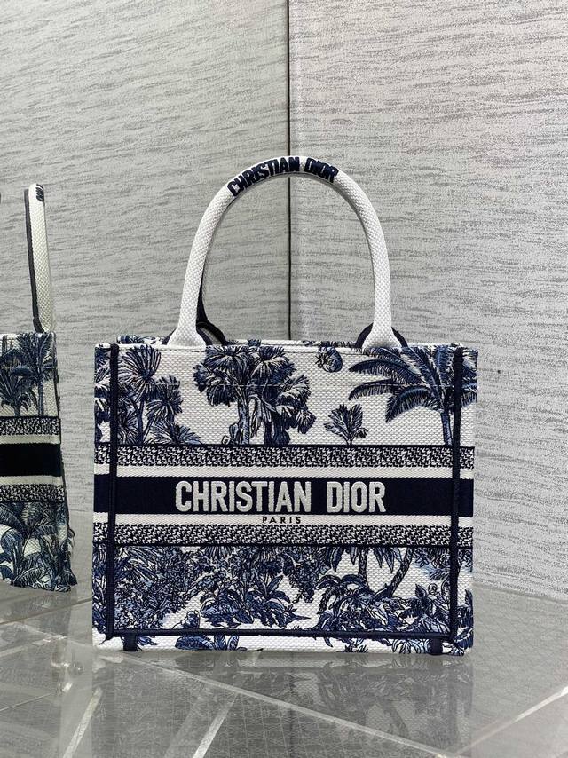 Authentic, high-quality Blue Leaf Small Tote bag in stock. I've been eyeing this