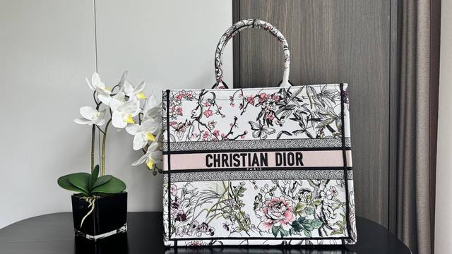 Authentic, high-quality large rose-patterned tote, latest summer series, featuri