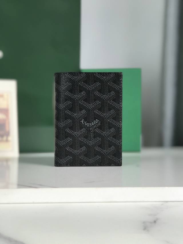 Authentic Goyard cardholder, a must-have for everyday wear. Limited edition dark