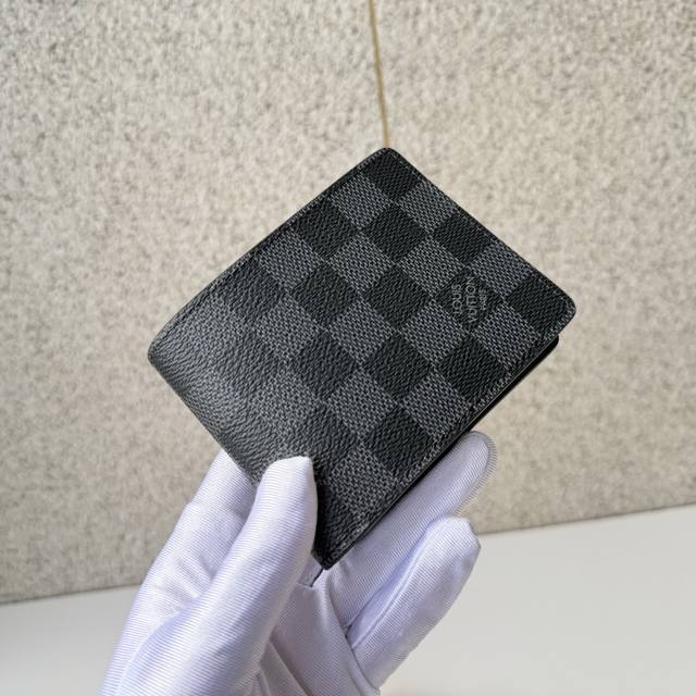 Authentic Top-Tier Original N00091 Short Wallet. This slim wallet is made from L