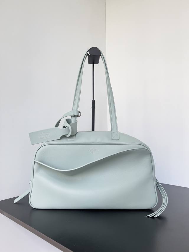 Authentic brand new bowling series is absolutely amazing!! The unique curved bod