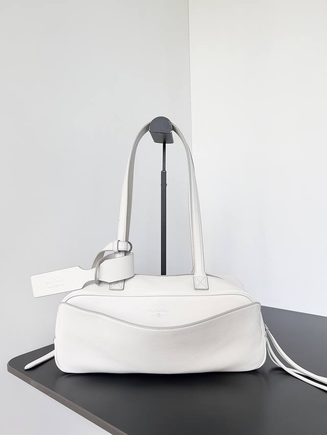 Authentic brand new bowling series is absolutely amazing!! The unique curved bod