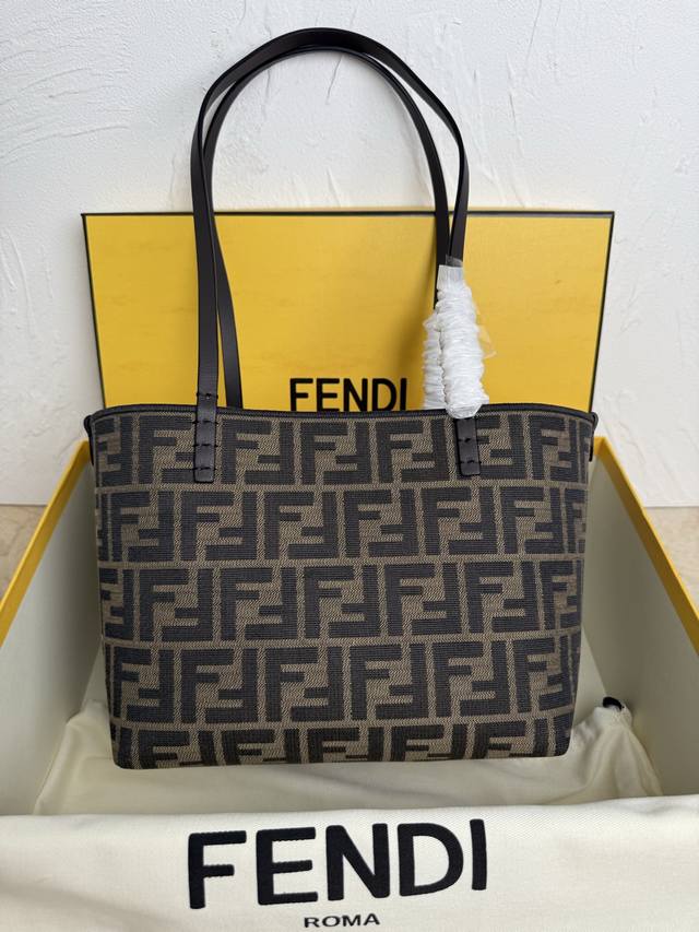 Authentic Fendi small tote bag, created in collaboration with the 1997 Baguette