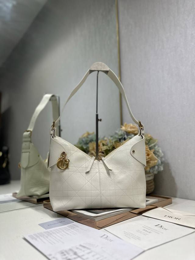 Authentic, High-Quality Dior Voyage Medium Handbag in White Goat's Blood Texture