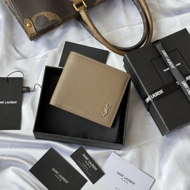 YSL 2025 Fall/Winter New Men's Wallet. Made of pebbled leather with a lining tha