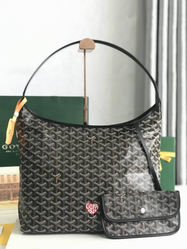 Authentic product, packaging +40. Hobo hobo bag, custom-made with a heart design