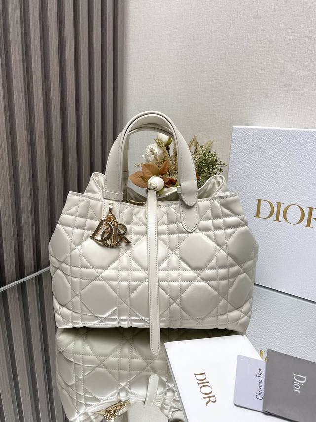 Authentic, High-Quality Version Dior Toujours Handbag (White, Medium) This Dior