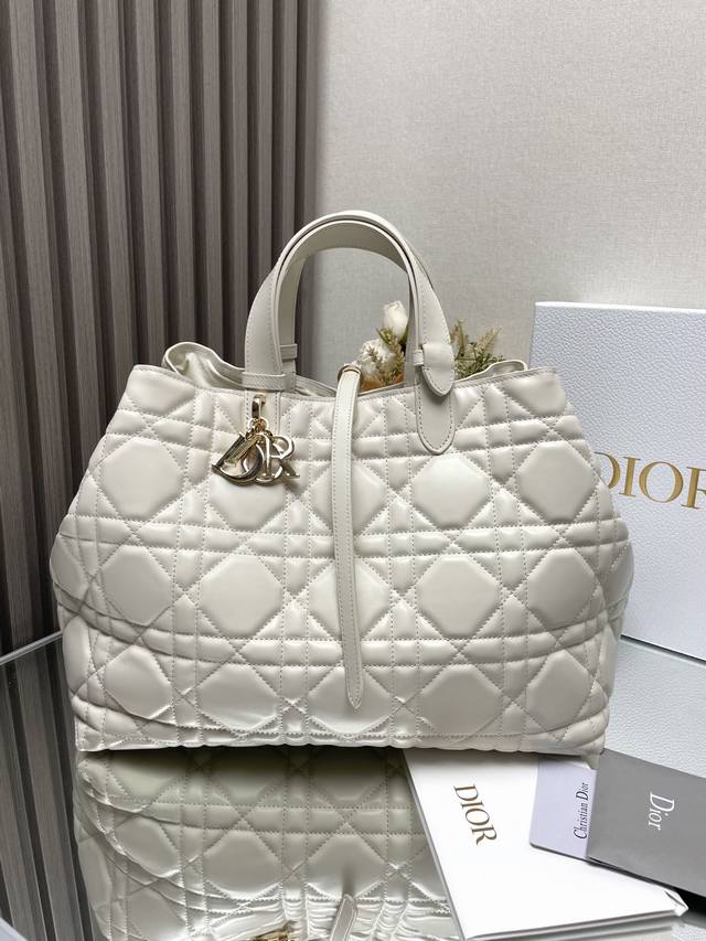 Authentic, High-Quality Dior Toujours Handbag (Large White) This Dior Toujours h