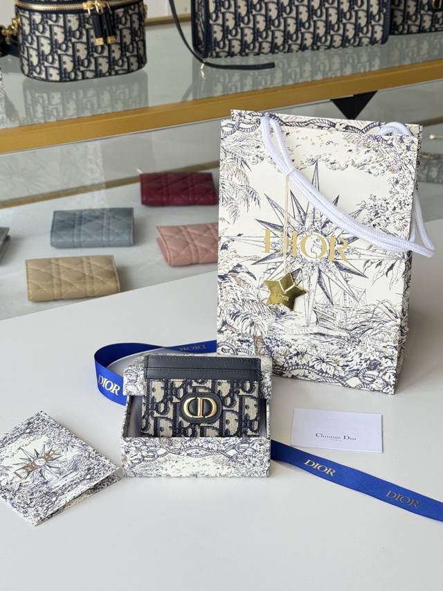 Card Holder (Ddd) Blue Oblique Print (Ddd) Item Number: S2152 (Ddd) This 30 Mont