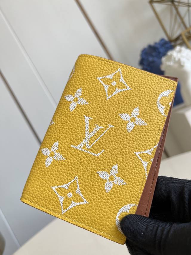 Top-tier original M26059 Yellow passport cover, a favorite accessory for modern