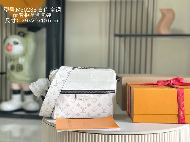 163 Premium Chip with Full Packaging. Premium all-steel hardware, original leath