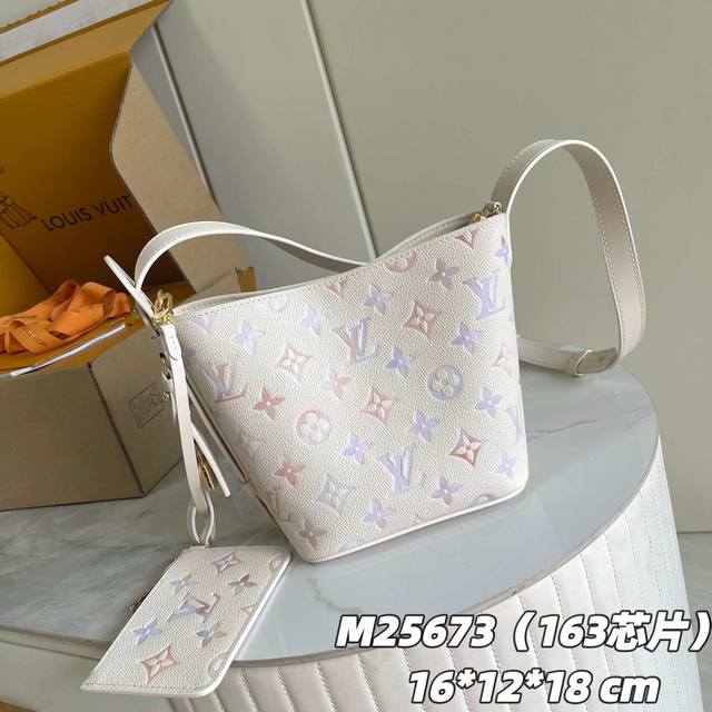 163C01 Chip Version Internal Price P Style No.: M25673 Top Layer Leather Origina