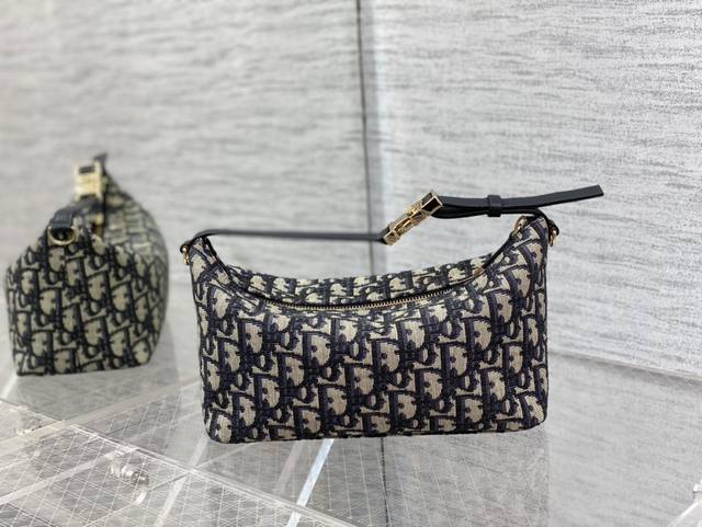 Factory direct, top-quality original leather, genuine single item with full bout