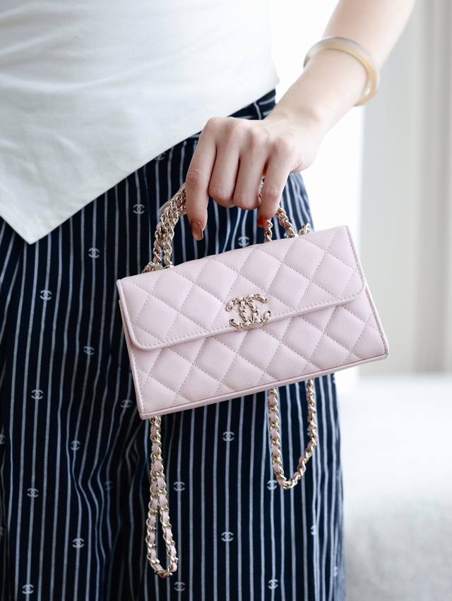 Premium Original Chip Version The most eye-catching feature of this bag is undou