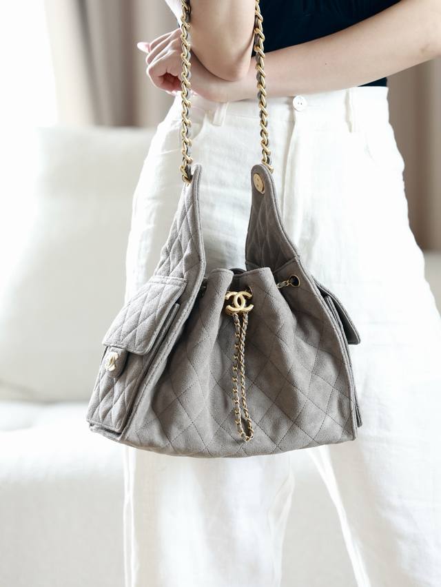 Premium Original Chip Version Chanel 25 Bag. The 25 bag offers a wide selection