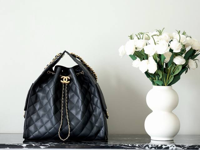 Premium Original Chip Chanel 25 Glossy Leather Bag. The bag is made of embossed