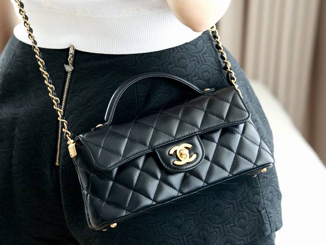 Premium Original Chip Chanel 25P Kelly Bag. Whether strolling through bustling c