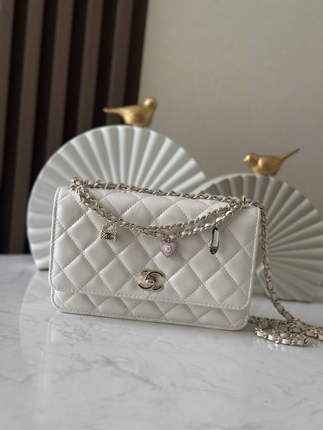 Chip version of Chanel 2025 Spring/Summer. Chanel understands the heart of a you