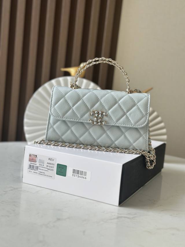 Chip version, light blue caviar leather, exclusive shipment. Chane10 25S new cro