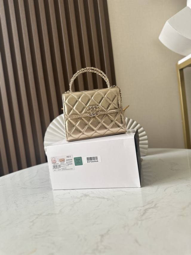 Chip version, the hottest Kelly handle bag of the season, one of the 25 newest s