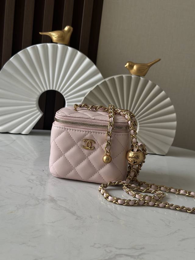 Chip version, latest version, identical hardware and leather, small size, in sto