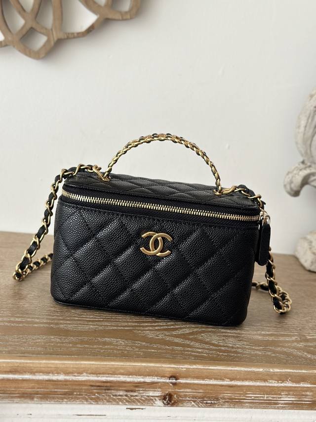 Chip version Chanel P new cosmetic box bag Chanel new lambskin handle letter box