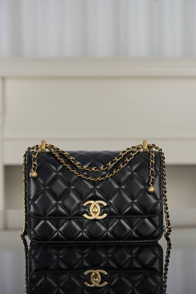 Original chip version, original calfskin leather with double gold balls, black.